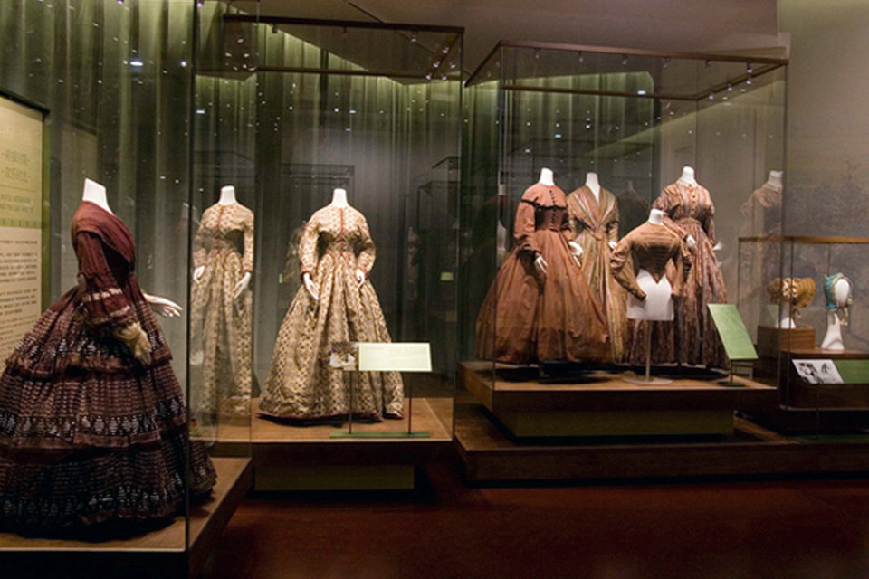 Do rural ao urbano – 400 anos de moda ocidental, China National Silk Museum