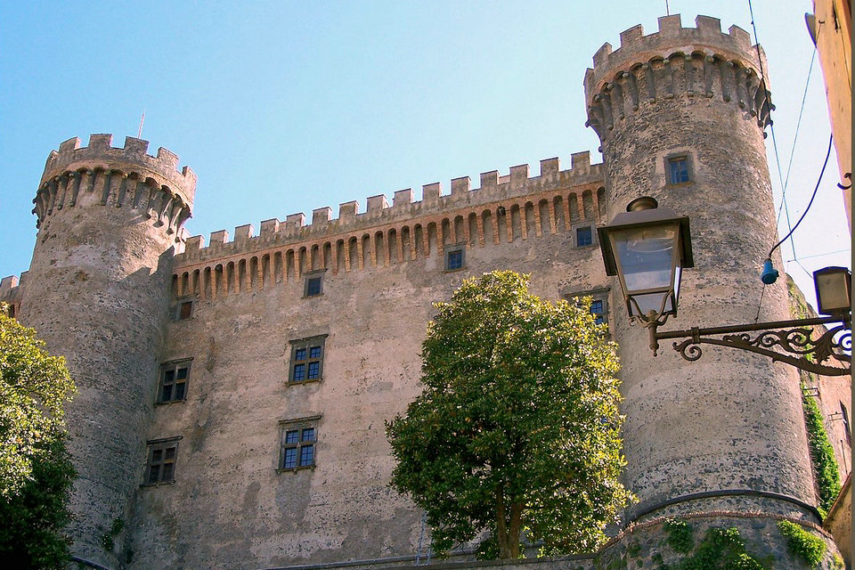 Замок Орсини-Одескальки, Браччано, Италия