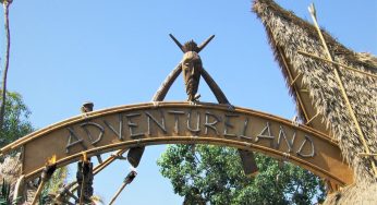 Tour com guia em Adventureland, Disneyland Park, Califórnia, Estados Unidos