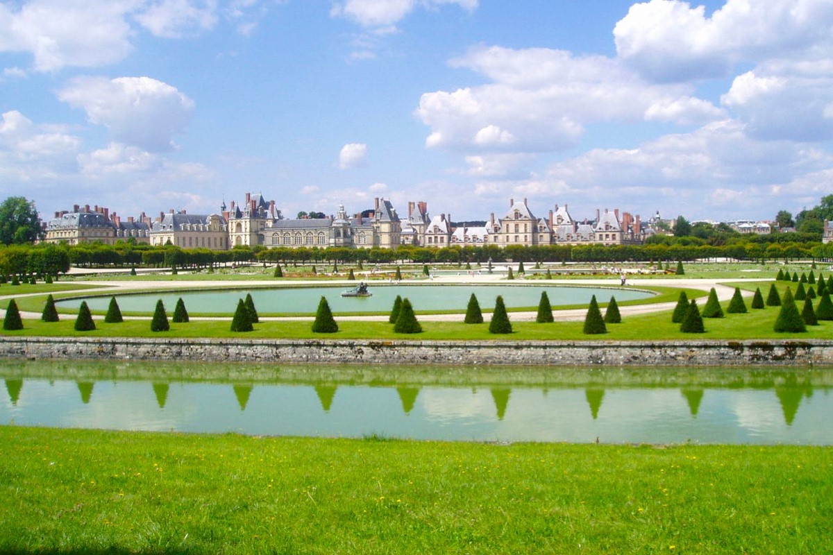 Courtyard and Gardens of the Château de Fontainebleau, Seine-et-Marne, France